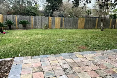 Image de Beautiful 3bedroom home w/ fireplace and backyard.