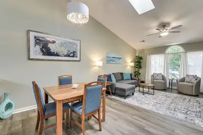 Image de Resort Condo ~ 2 Mi to Sunset Beach Seashore!