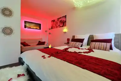 Image de Suite Kessel, Studio Romantique avec Jacuzzi privé proche Toulouse