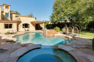 Image de Mountain View Retreat by LuxeKey | Pool, Game Room, Guest House & Theater Room