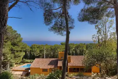 Image de ***Tamariu Villa*** 5 Bedrooms | Private Pool | 500m to beach | Bbq