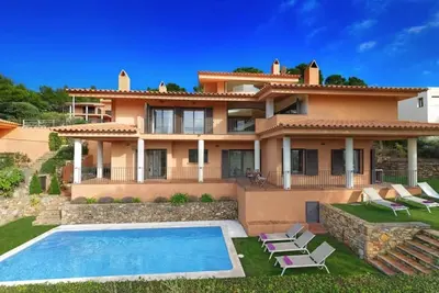 Image de ***Tamariu Villa*** 4 Bedrooms | Private Pool | Free Wifi | Bbq