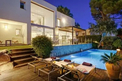 Image de ***Tamariu Villa*** 4 Bedrooms | Private Pool | Free A/C | Free Wifi | Bbq