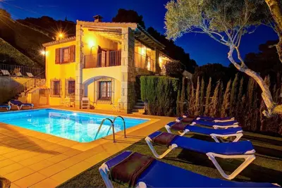 Image de ***Llafranc Villa*** 6 Bedrooms | Private Pool | Sea Views | Bbq