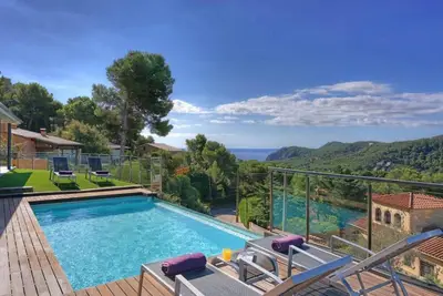Image de ***Tamariu Villa*** 4 Bedrooms | Private Pool | Free Wifi | Bbq