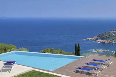 ***Begur Villa*** 3 Bedrooms | Private Pool | Free A/C | Free Wifi | Bbq
