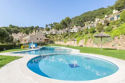 Image de ***Llafranc Villa*** 4 Bedrooms | Communal Pool | Tennis Court | 500m to beach