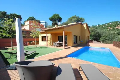 ***Begur Villa*** 3 Bedrooms | Private Pool | Free A/C | Free Wifi | Bbq