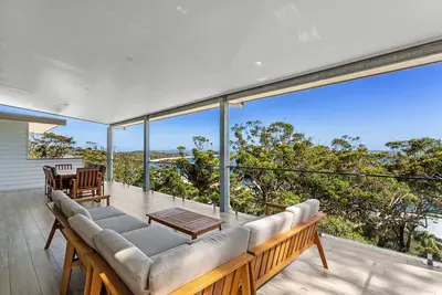 Image de The Zenith - Designer Shoal Bay Home with Ultimate Water and Bush Views