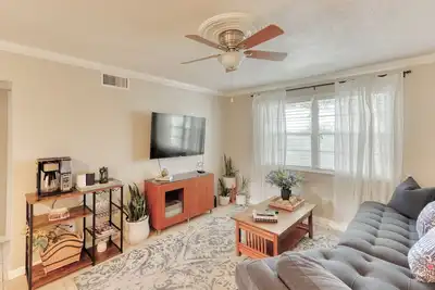 Charming condo close distance to Honeymoon Island!
