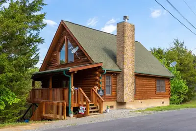 Image de Cedar Top | Near the Lake, w Fireplace, Deck  + Community Pool!