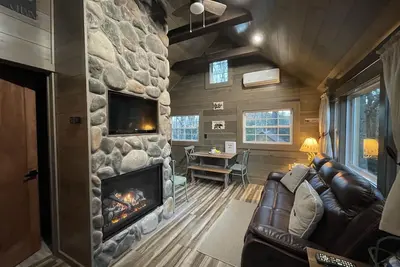 Image de Cottage “7th Lake\" Two Bedroom Cottage at The Lakes