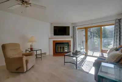 Image de Condo just Two Blocks from the Slopes!