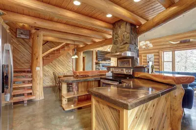Image de Custom Black Hills Log Home w/views, Secluded, Only 12 miles to Mt Rushmore!