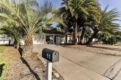 Image de Beach House with heated pool. Short walk to beach. 4 BRs/3. 5 baths. Luxury.