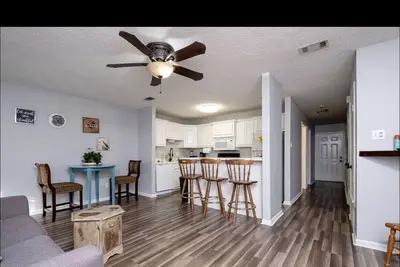Image de Lovely condo in sherwood with pool