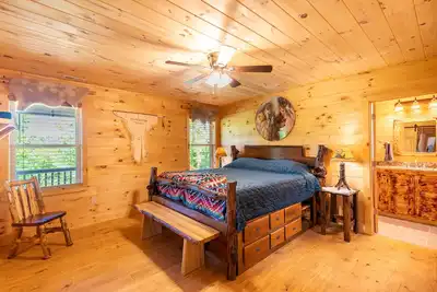 Image de New/3 Br 2 bath/Mtns/Discount Rates/Wi-Fi/5 mi. to Casino/Hot Tub/Fire pit.