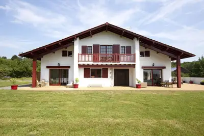 Image de Grande maison de famille à 5 min de Saint Jean de Luz et en pleine nature.