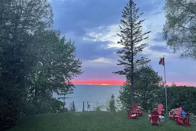 Image de Lakefront Beach House - Private Beach