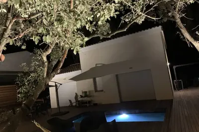 Image de Villa à Bonifácio avec piscine, jacuzzi et Borne de recharge pour véhicules élec