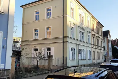 Image de Centrally located, large apartment; free parking space included!