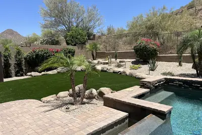 Image de Enjoy Scottsdale Mountainview Home with incredible Oasis Back Yard!
