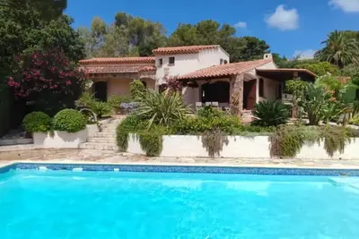 Image de Villa La Louvière- piscine, clim, à 7mn à pied de la plage
