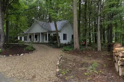 Image de Walk to Warren Dunes! 3br - Hot Tub, near Wineries