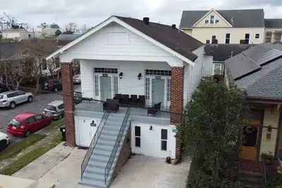 Image de Lively Uptown Getaway Steps from historic Magazine