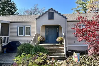 Image de Moonlight Beach Bungalow 2 blocks to Lake Michigan beach!