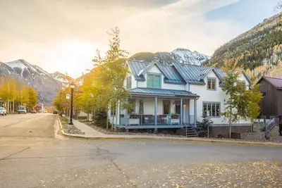 Image de Just one block to Gondola, centrally located to everything in Telluride!
