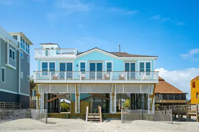 Image de Direct beach access - Relax on oceanfront rooftop & porches! Slow M'Ocean