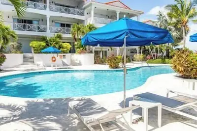 Image de Shore to Please - Large Studio Condo with Patio