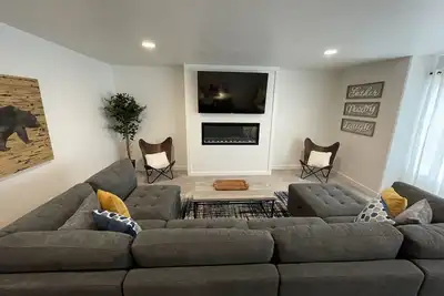 Image de Most Spacious 2075 sq ft Paradise Townhome near Lake in heart of Garden City
