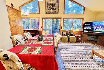 Image de Bear Cabin w Views, Ac Pool Table Tt Bbq Hike Bike Swim