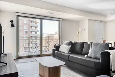 Image de Airy Ballston 2br w/ Pool, W/D & Gym, walk to Bars & Metro, by Blueground