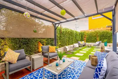 Image de Modern urban spot for a fun, city getaway