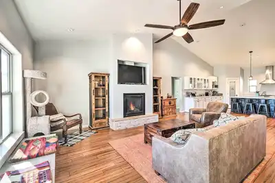 Image de Spacious Williams Home w\/ Yard: Near Hiking!