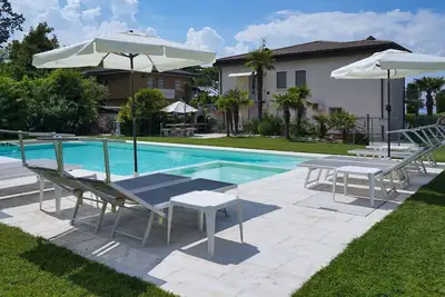 Image de Appartement dans une villa à quelques mètres du lac de Garde