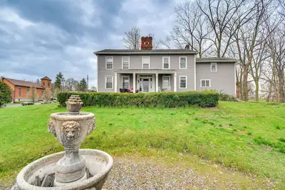Image de Lakefront Cayuga Retreat w\/ Private Deck & Hot Tub