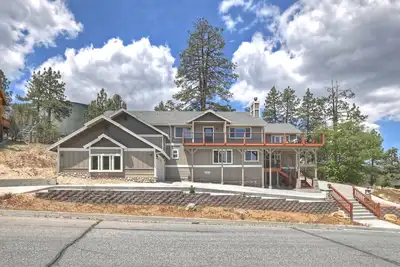 Image de Luxury Castle Glen Home! Pet Friendly 🐾! Central A/C! Mountain Views! Theater Room! Fully Fenced Back Yard! 2 Game Rooms! Spa!