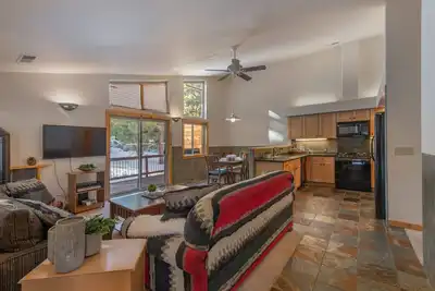 Image de New! - Cozy Tahoe Donner - Walk to Clubhouse