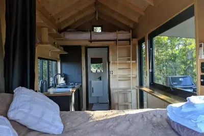 Image de Tiny Farm House on the Hill