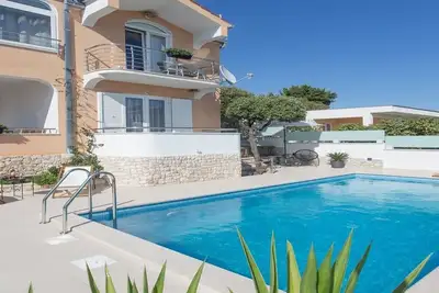 Family friendly house with the pool in Sevid