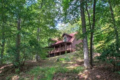 Image de Pisgah Pines by Carolina Mornings | Fire Pit & Hot Tub +Biltmore Pass 🔥