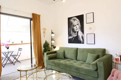 Image de Design & Balcony in City Center by FeelHome