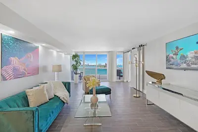 Image de The Palms - Direct Water View New 2 Br Condo, 3 Miles to South Beach!