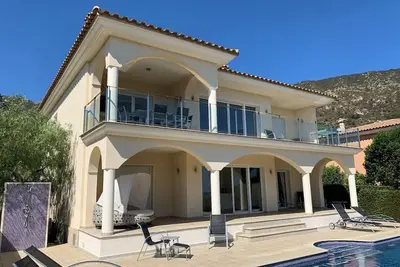Image de Villa de luxe dans un endroit privilégié -Vue mer-Piscine privée-Internet fibre