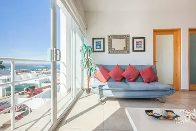Image de Breathtaking Ocean Views, Pool & Balcony Bliss