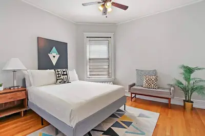 Image de Stylish and Expansive 2br Apt with Balcony